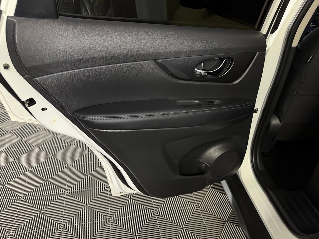 Used 2020 Nissan Rogue SV FWD image 26