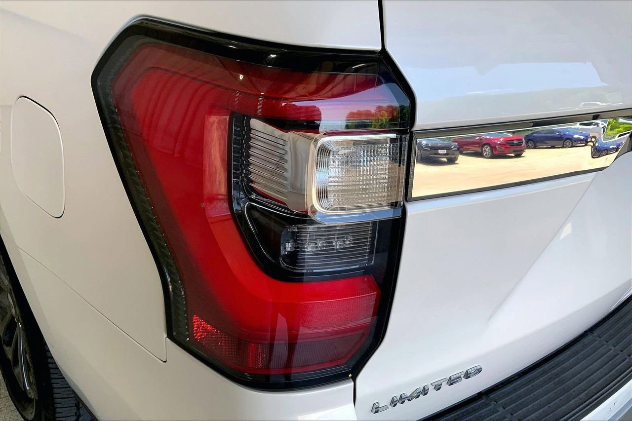 Used 2019 Ford Expedition Max Limited w/ Driver Assistance Package RWD image 29