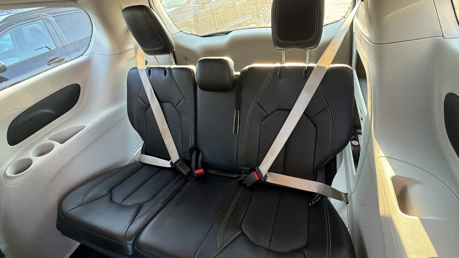 Used 2024 Chrysler Pacifica Touring-L FWD image 23