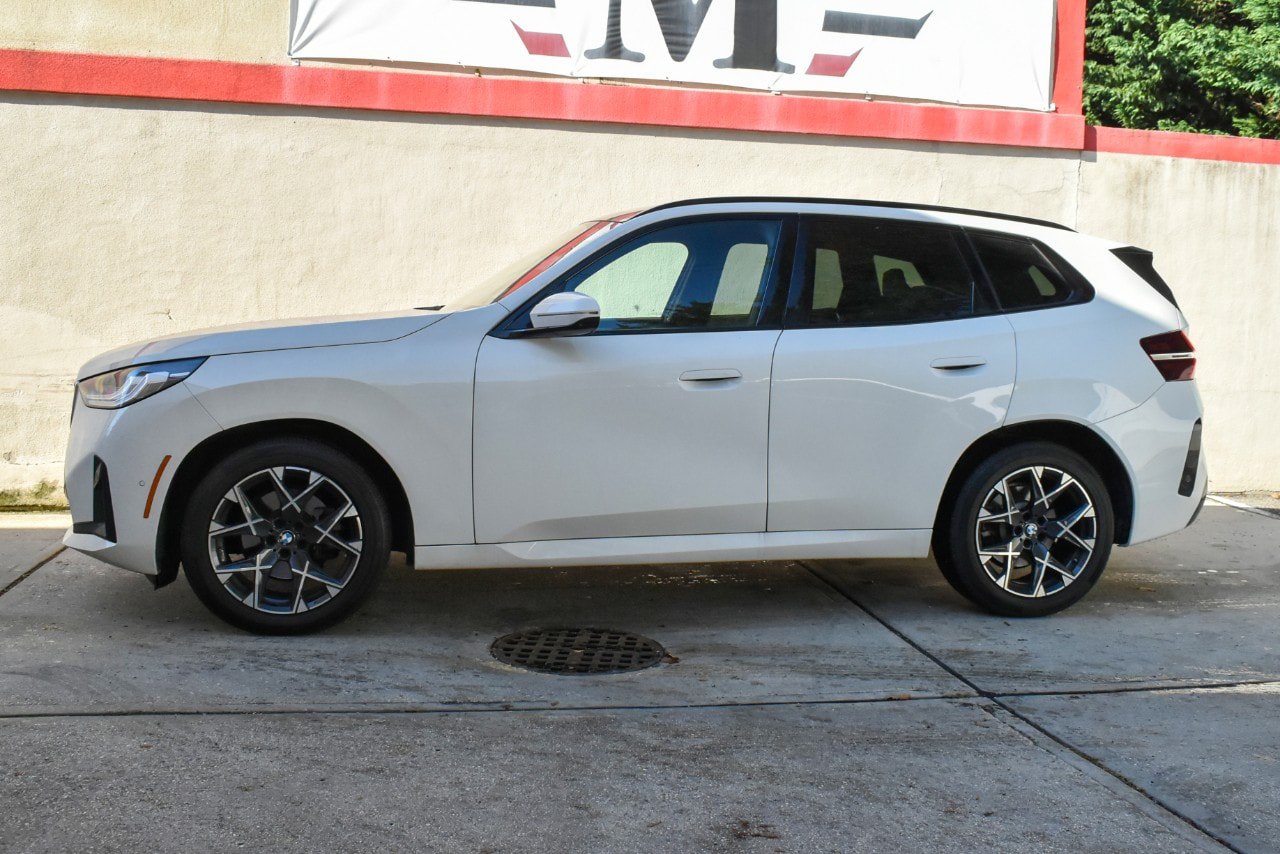 Used 2025 BMW X3 xDrive30i AWD/4WD image 3