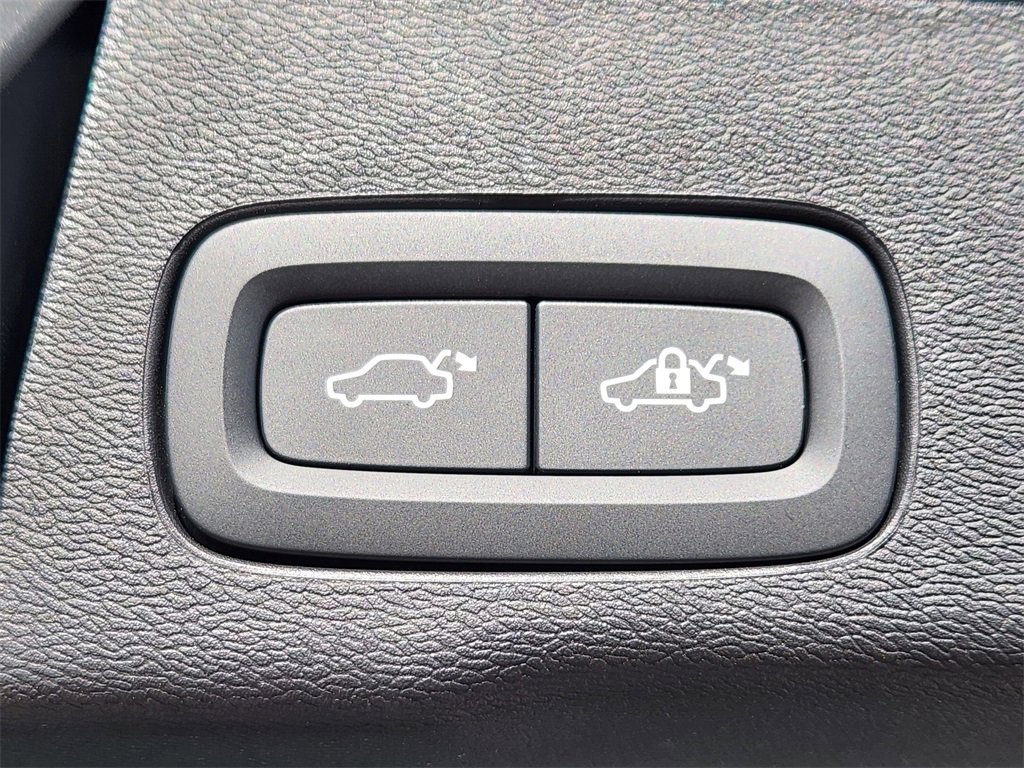 New 2026 Volvo XC60 B5 Plus w/ Protection Package Premier image 23