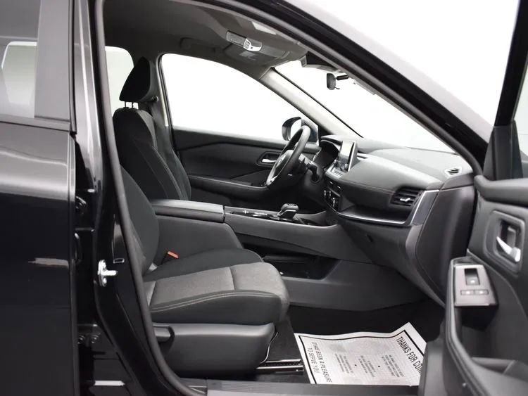 Used 2024 Nissan Rogue SV image 17