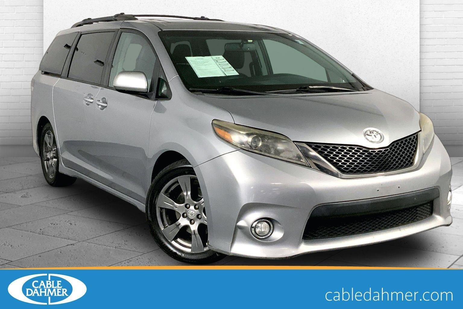 Used 2017 Toyota Sienna SE w/ SE Preferred Package FWD image 1