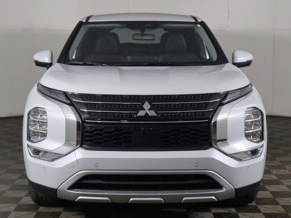 Used 2024 Mitsubishi Outlander SE image 11