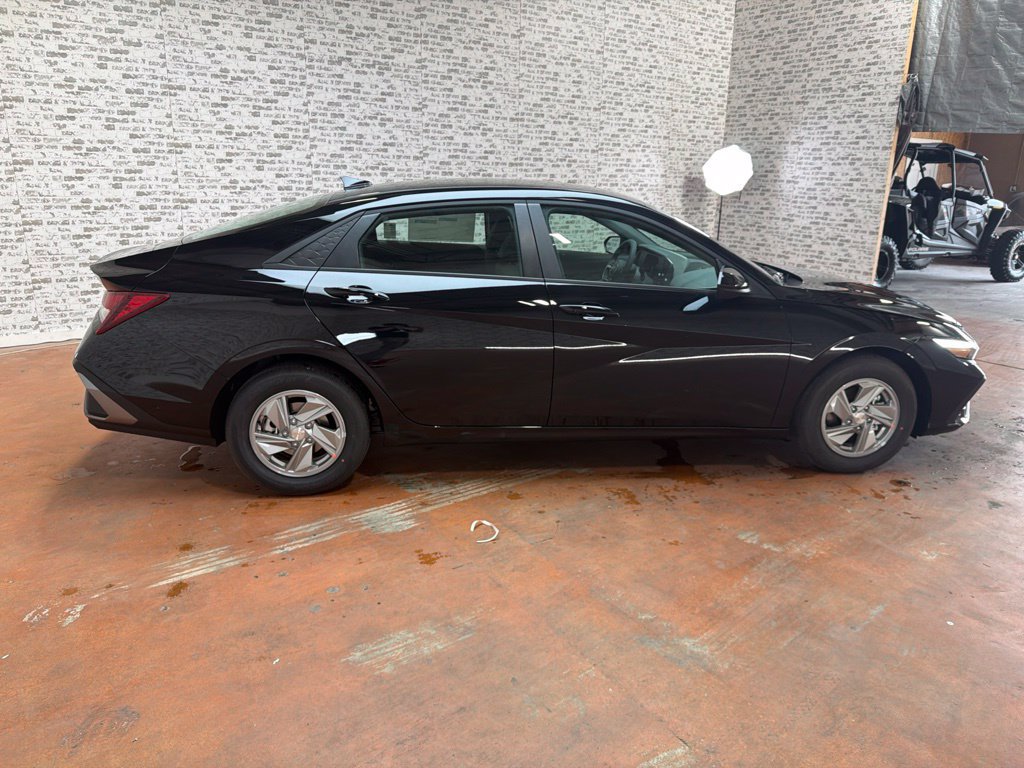 New 2026 Hyundai Elantra SE FWD image 8