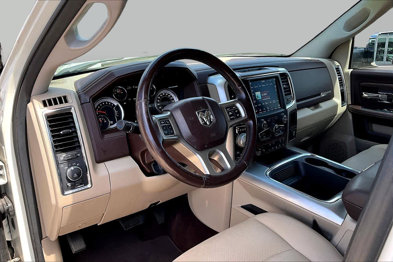 Used 2018 RAM 1500 Laramie w/ Convenience Group AWD/4WD image 18