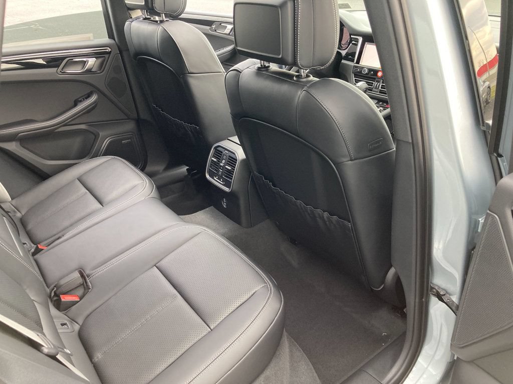 Used 2025 Porsche Macan AWD/4WD image 25