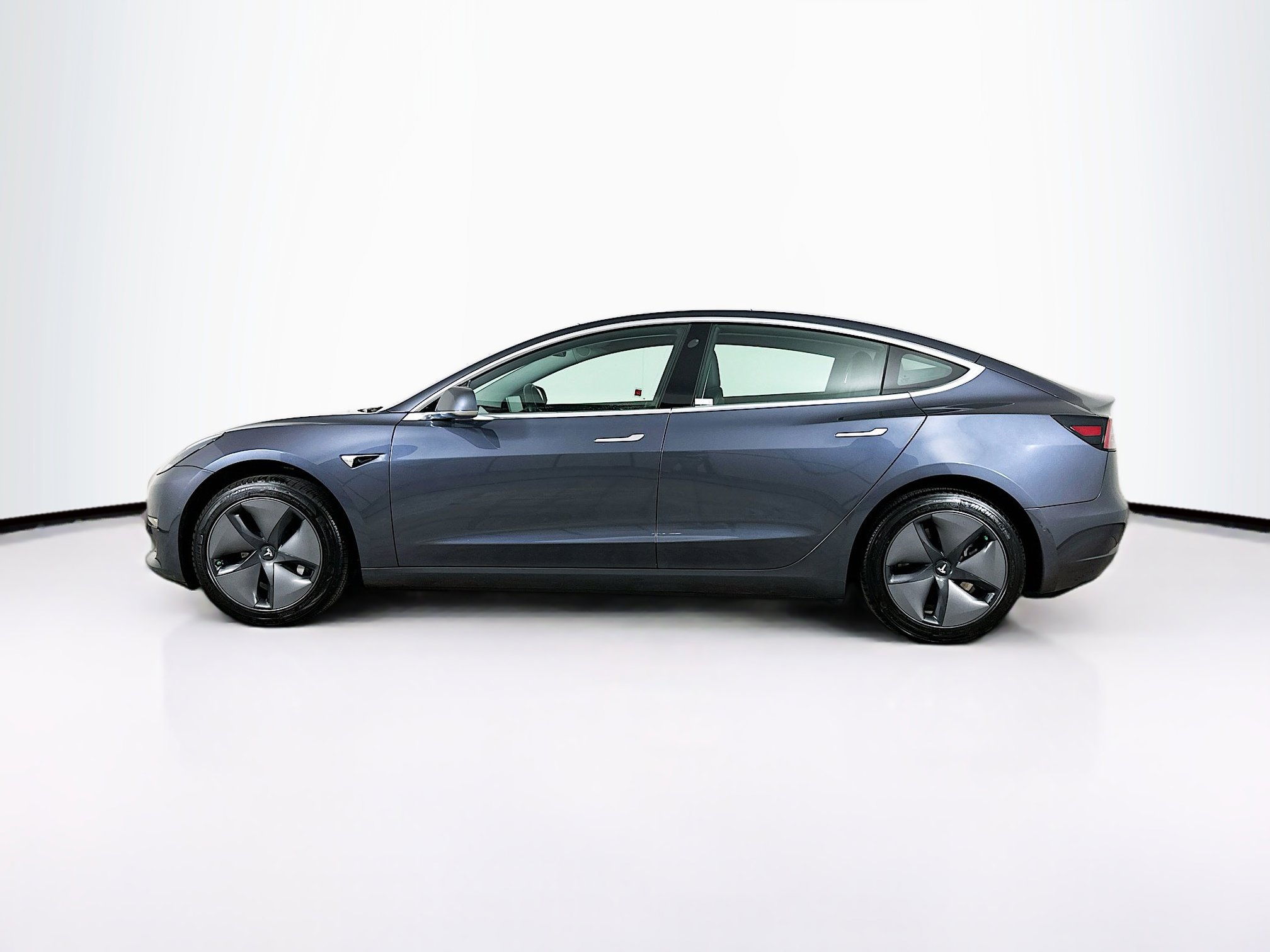 Used 2020 Tesla Model 3 Standard Range Plus image 4