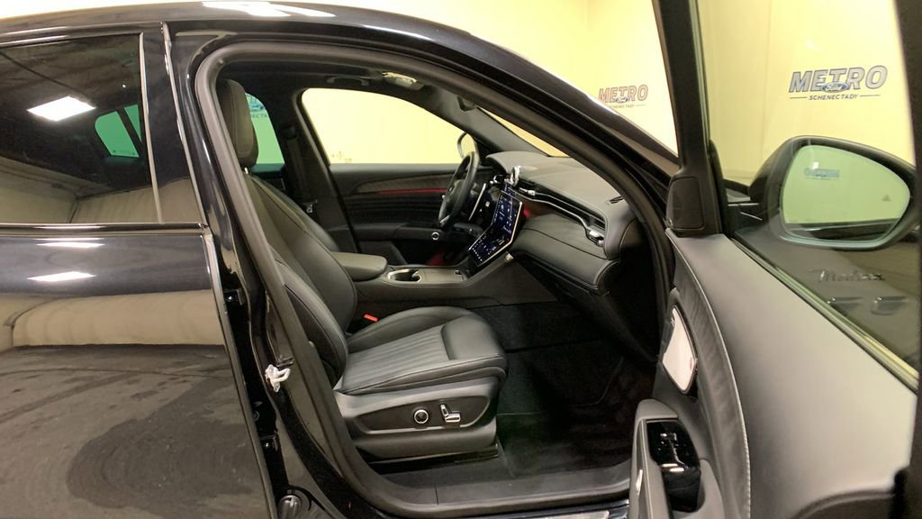 Used 2025 Maserati Grecale Modena image 14