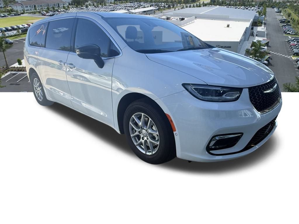 New 2026 Chrysler Pacifica Select image 2