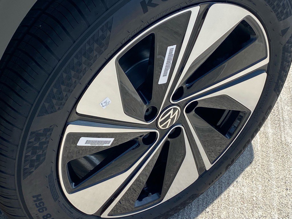 New 2025 Volkswagen Taos SE image 12