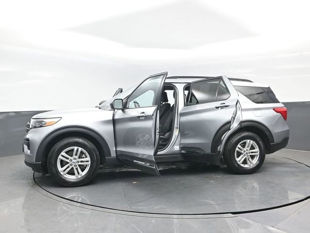 Used 2022 Ford Explorer XLT image 30