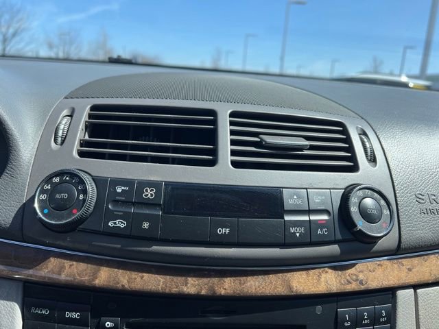 Used 2009 Mercedes-Benz E 350 4MATIC Sedan image 17