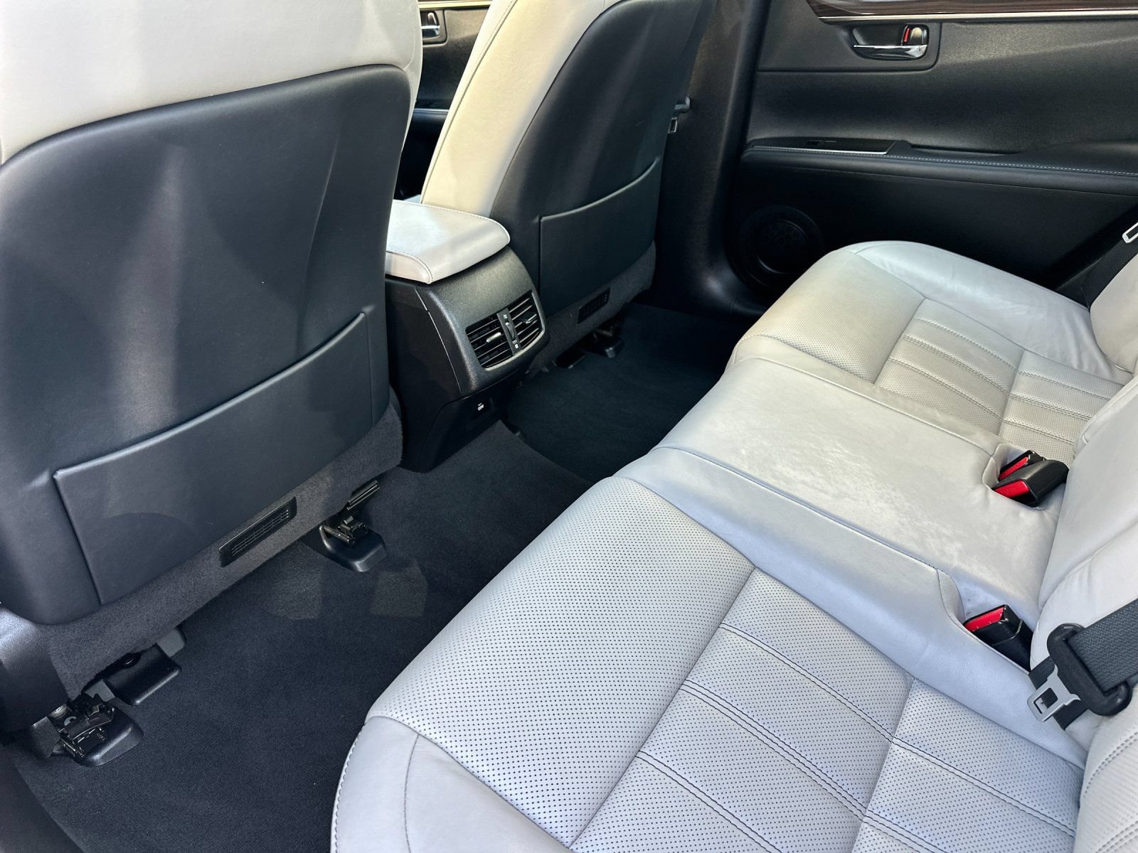 Used 2018 Lexus ES 350 w/ Luxury Package w/Wood Trim FWD image 13