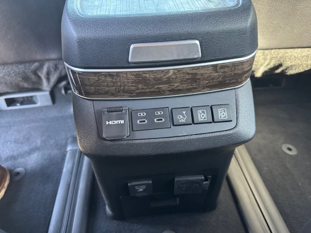 Used 2026 Toyota Sienna Platinum AWD/4WD image 20