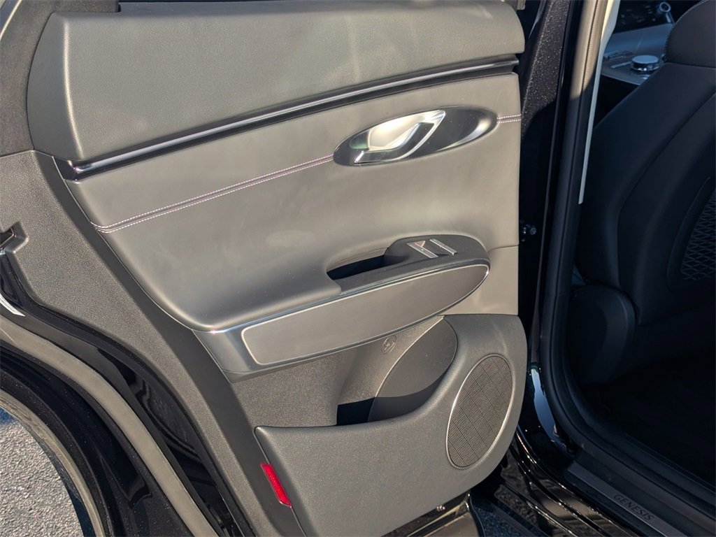 Used 2026 Genesis GV70 2.5T Select image 18