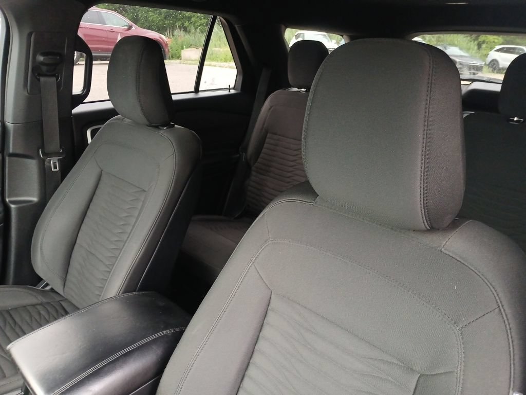 Used 2020 Ford Explorer XLT w/ Comfort Package AWD/4WD image 14
