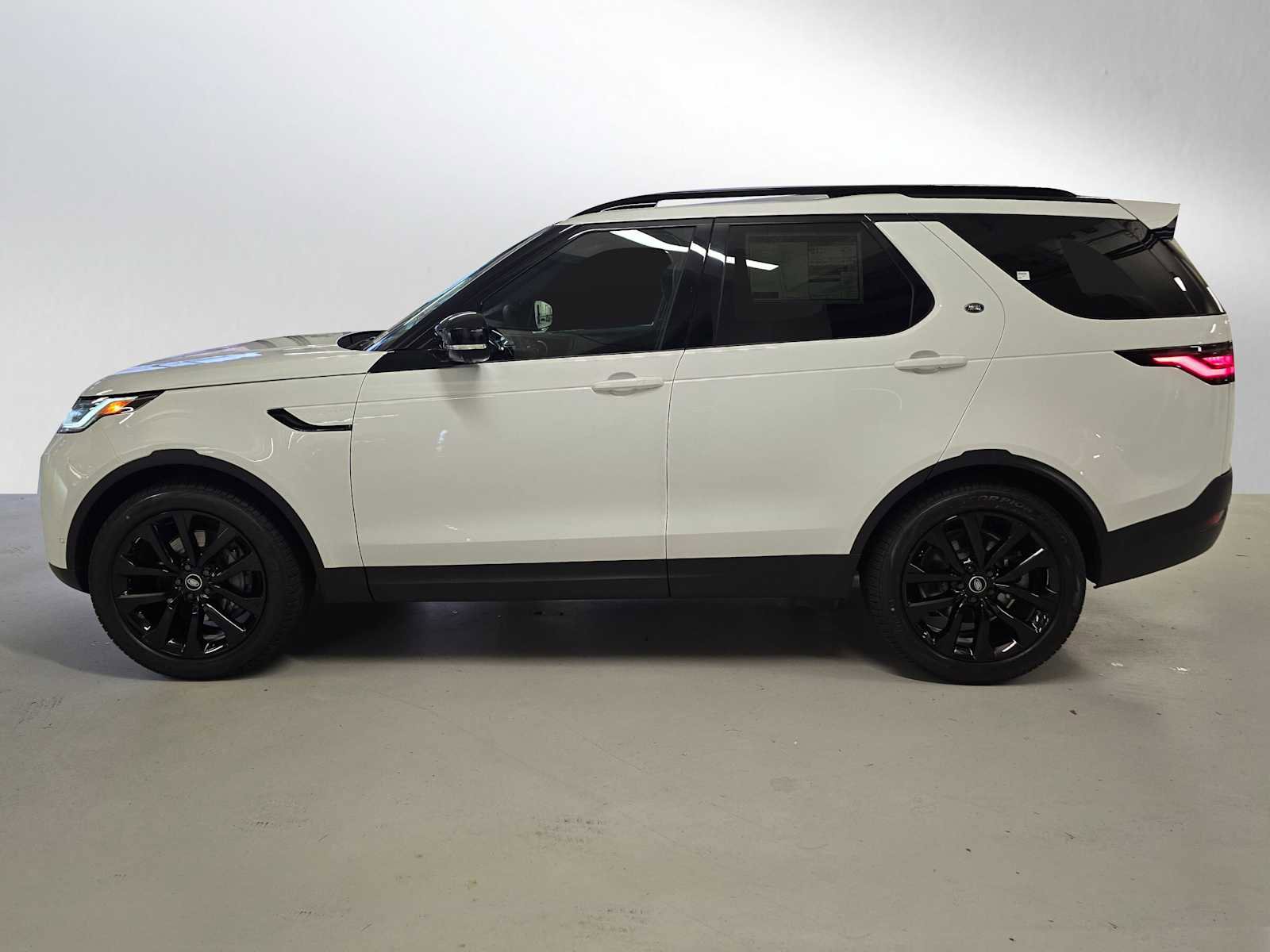 New 2026 Land Rover Discovery S AWD/4WD image 6