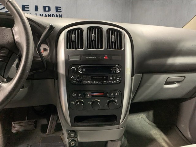 Used 2005 Chrysler Town & Country Touring image 11