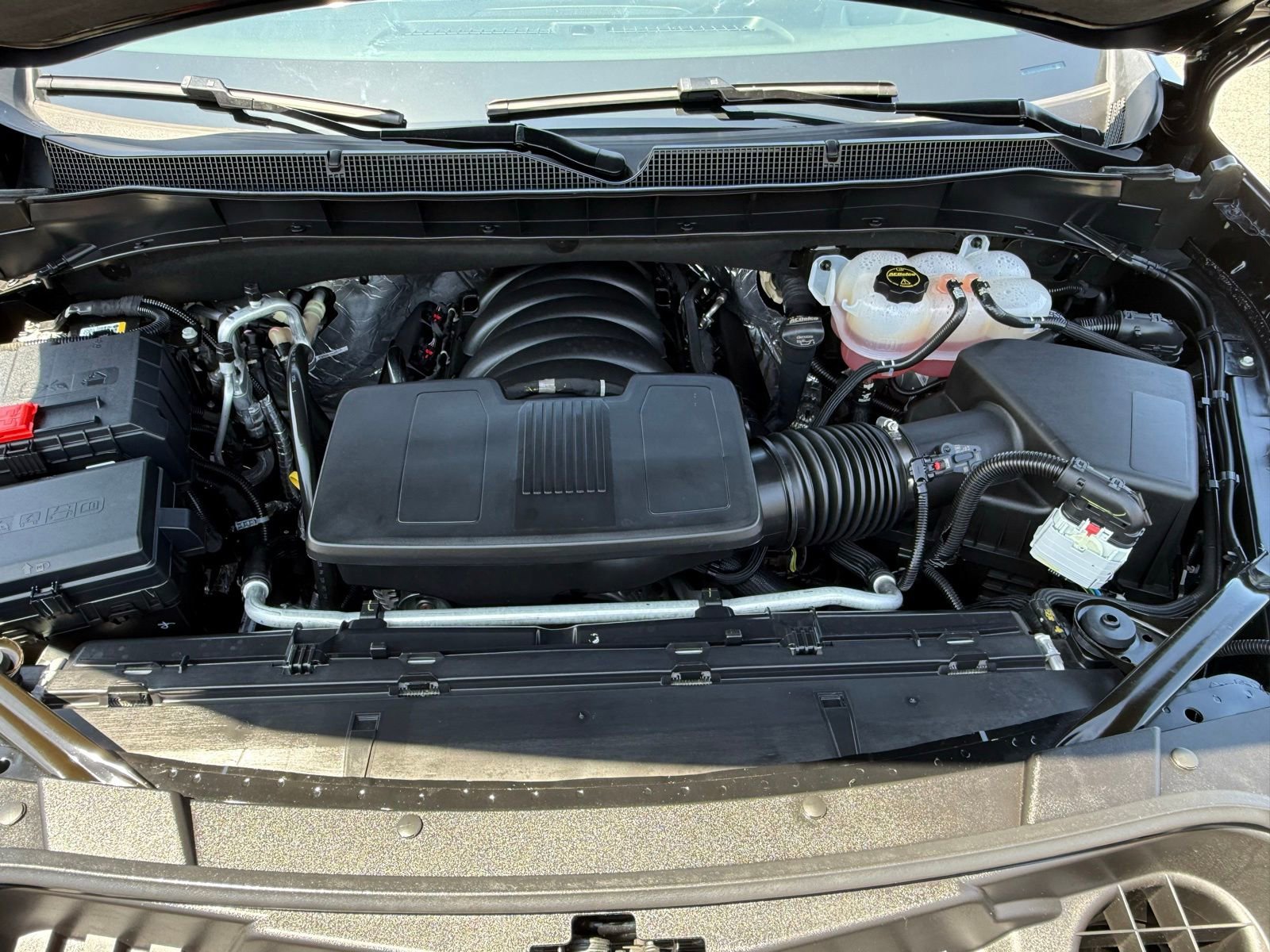 Used 2025 Chevrolet Suburban Premier RWD image 32