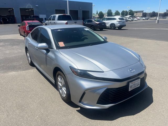 Used 2025 Toyota Camry LE AWD/4WD image 3