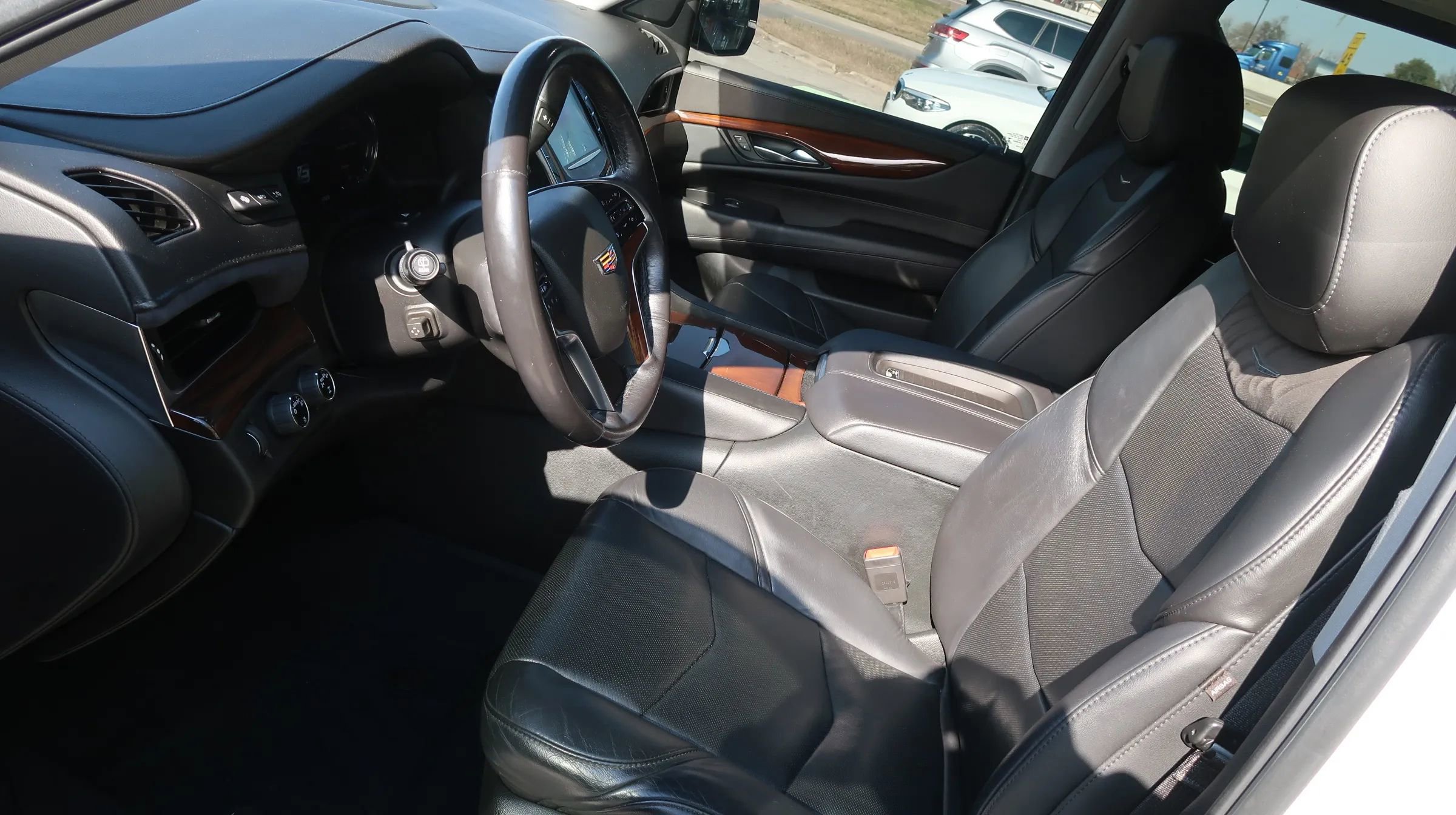 Used 2018 Cadillac Escalade Premium Luxury AWD/4WD image 17