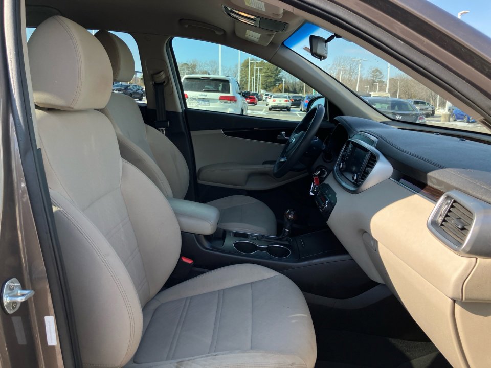 Used 2019 Kia Sorento FWD V6 image 32