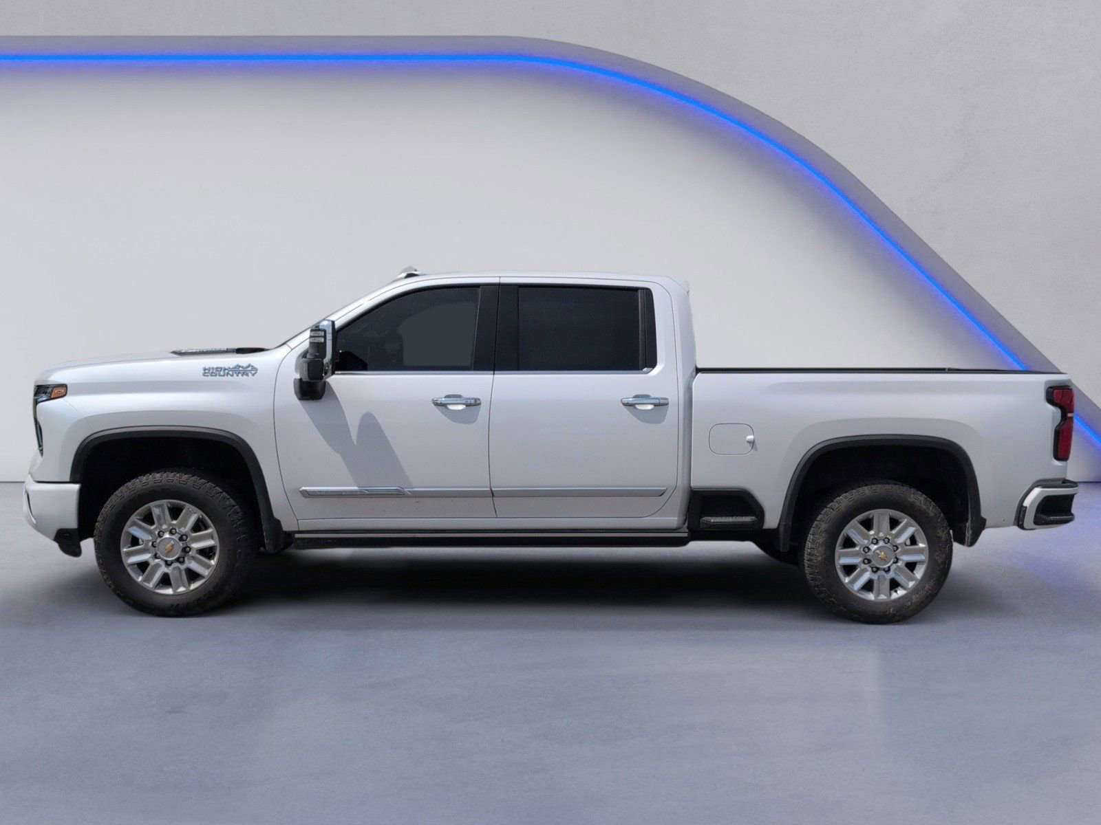 Used 2024 Chevrolet Silverado 2500 High Country w/ High Country Premium Package AWD/4WD image 5