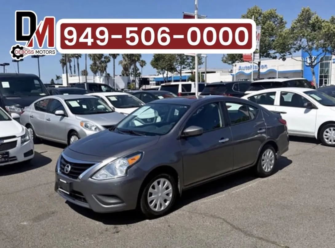 Used 2016 Nissan Versa SV FWD image 1