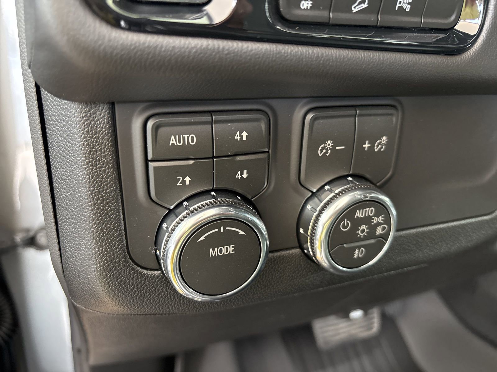 New 2026 GMC Yukon AT4 w/ LPO, Floor Liner Package image 14