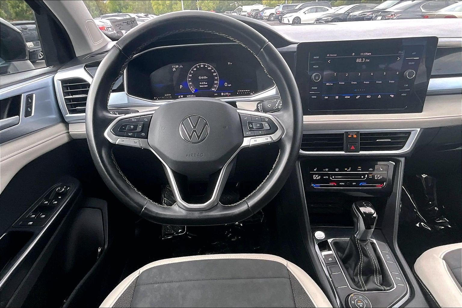 Used 2025 Volkswagen Taos SE AWD/4WD image 5