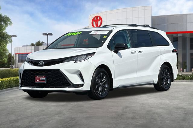 Used 2026 Toyota Sienna XSE AWD/4WD image 9