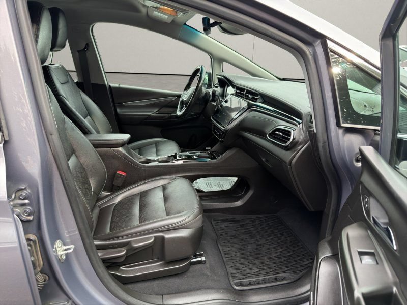 Used 2023 Chevrolet Bolt LT w/ 2LT w/ Infotainment Package FWD image 13