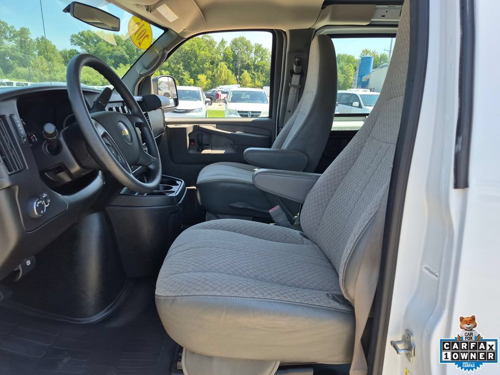 Used 2015 Chevrolet Express 2500 RWD image 9