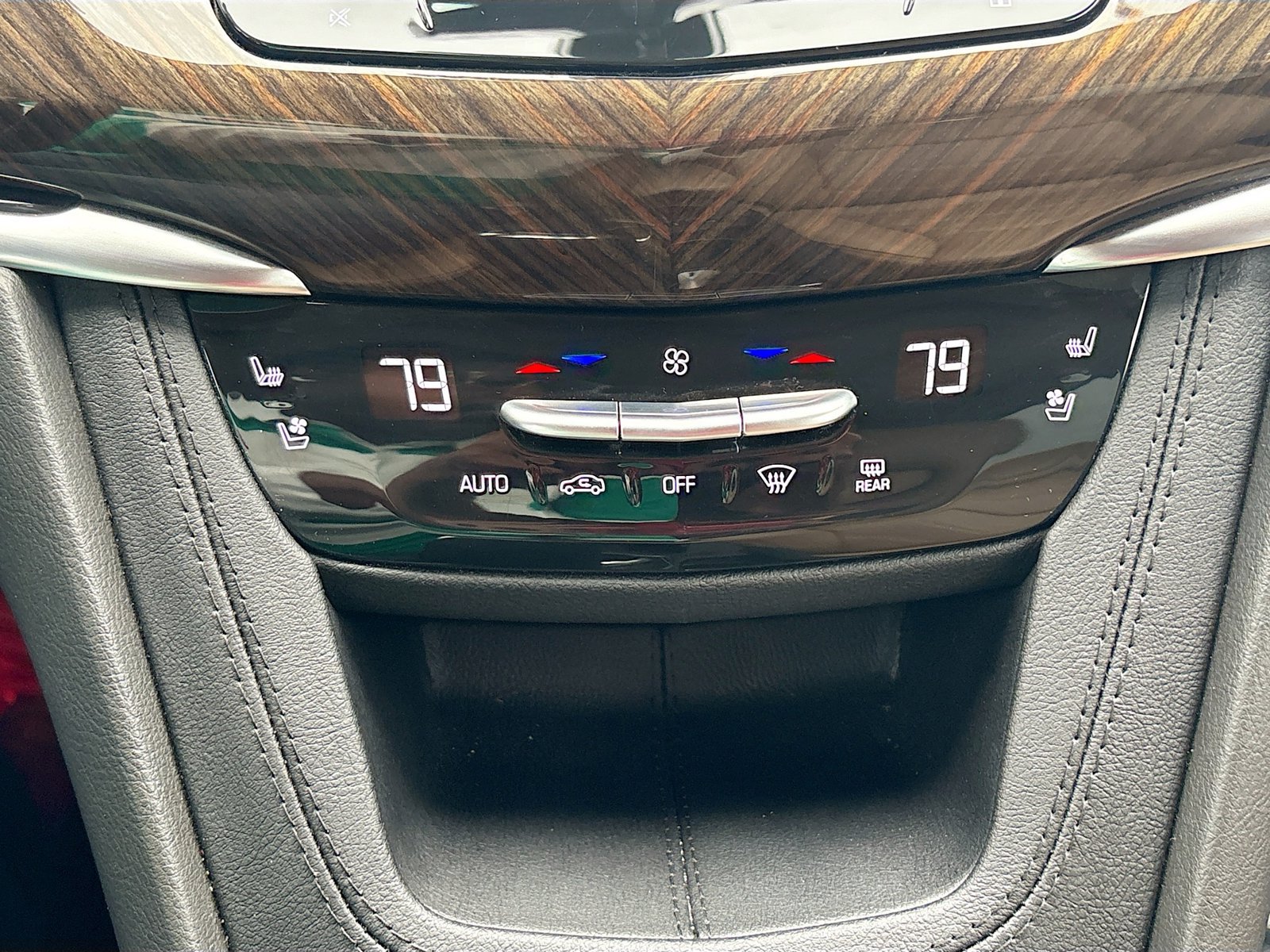 Used 2025 Cadillac XT6 Sport w/ Platinum Package AWD/4WD image 16
