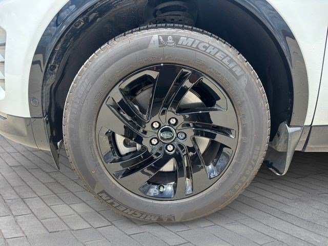 Used 2025 Land Rover Discovery Sport Dynamic SE AWD/4WD image 9