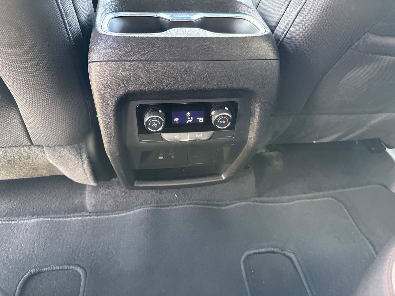 Used 2025 Chevrolet Traverse LT image 17