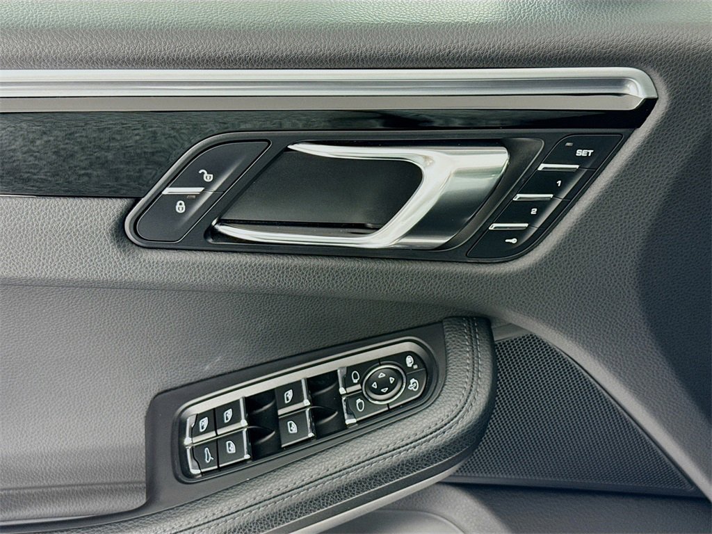 Used 2017 Porsche Macan image 11