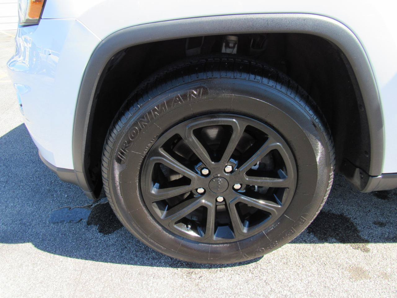 Used 2021 Jeep Grand Cherokee Laredo AWD/4WD image 10