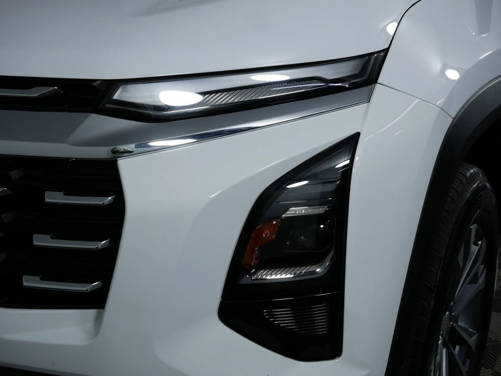 Used 2025 Chevrolet Equinox LT AWD/4WD image 14