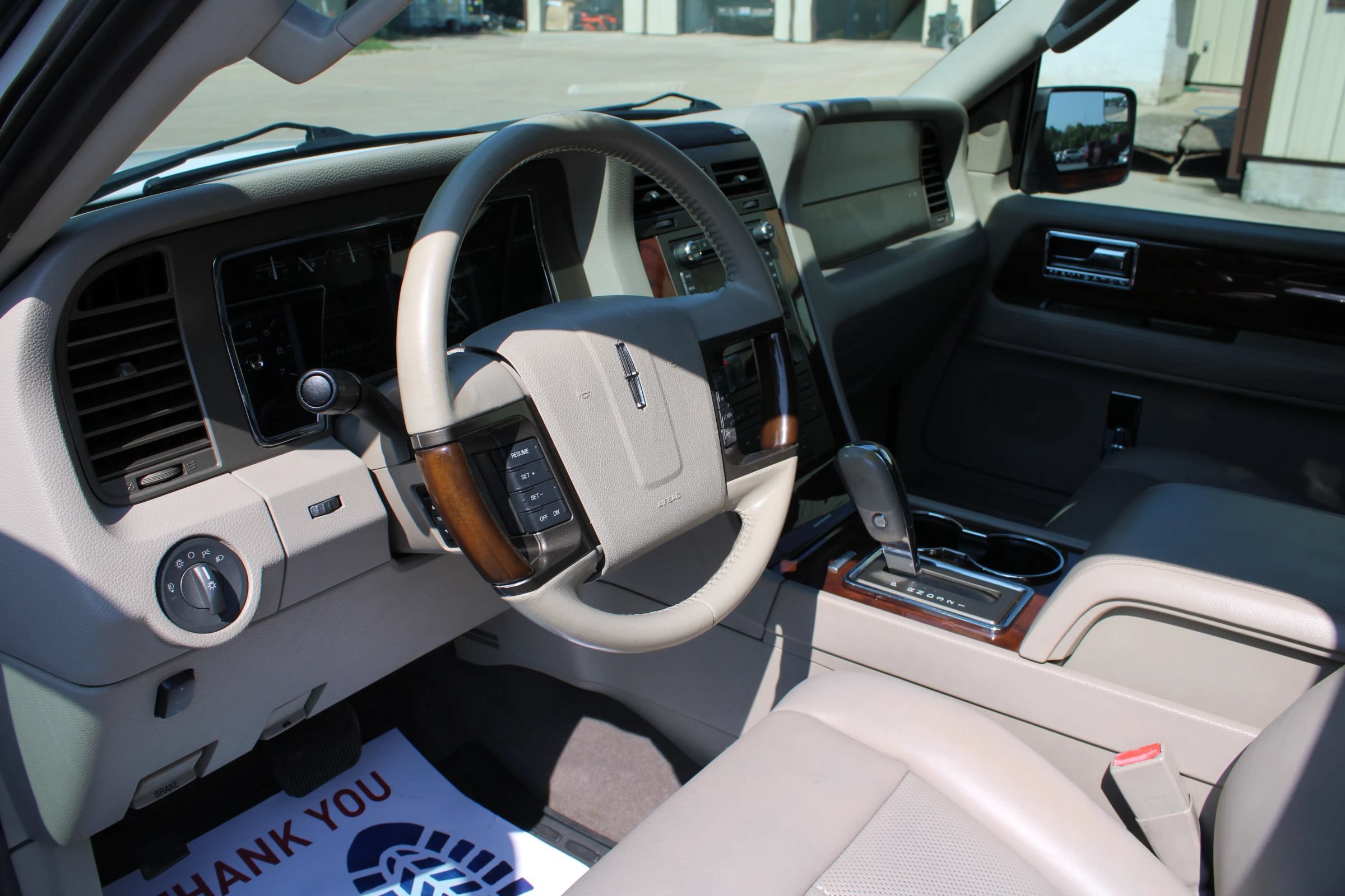 Used 2014 Lincoln Navigator L 4WD image 13
