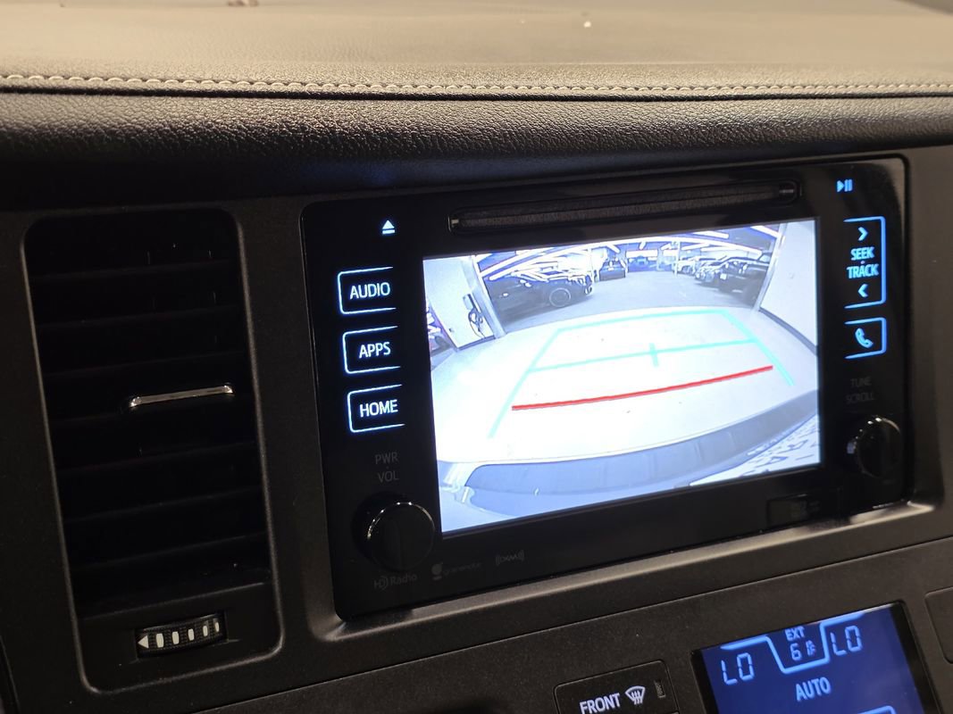 Used 2017 Toyota Sienna XLE Premium image 37