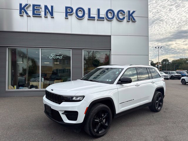 Used 2023 Jeep Grand Cherokee Altitude AWD/4WD image 2