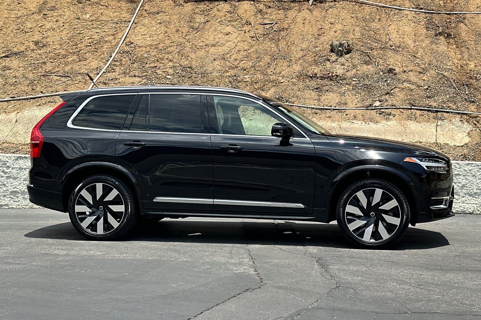 Certified 2023 Volvo XC90 T8 Ultimate w/ Protection Package Premier AWD/4WD image 3