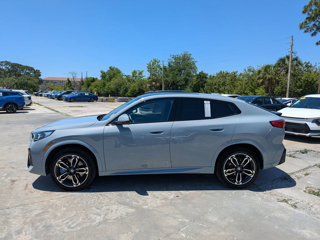 Used 2025 BMW X2 xDrive28i w/ M Sport Package AWD/4WD image 5
