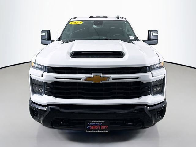 Used 2024 Chevrolet Silverado 2500 Custom w/ Custom Value Package image 2
