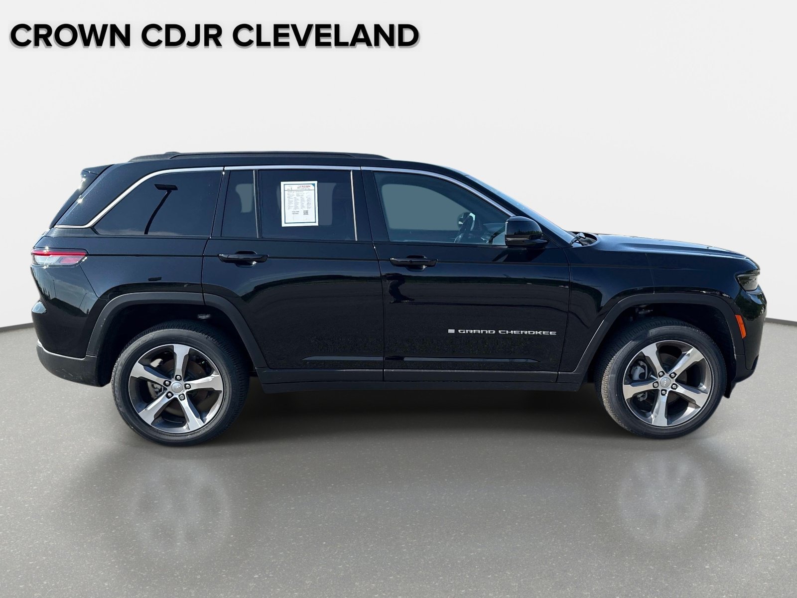 New 2026 Jeep Grand Cherokee Limited w/ Trailer Tow Package AWD/4WD image 3
