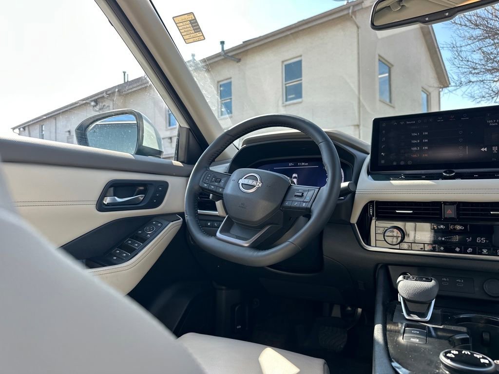 Used 2025 Nissan Rogue SL w/ SL Premium Package image 41