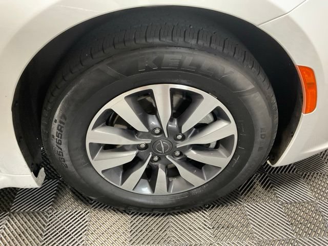 Used 2021 Chrysler Pacifica Touring FWD image 39