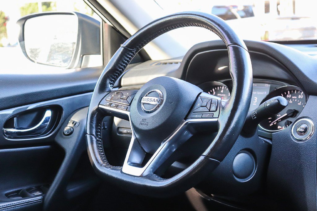 Used 2019 Nissan Rogue SV w/ Premium Package FWD image 14